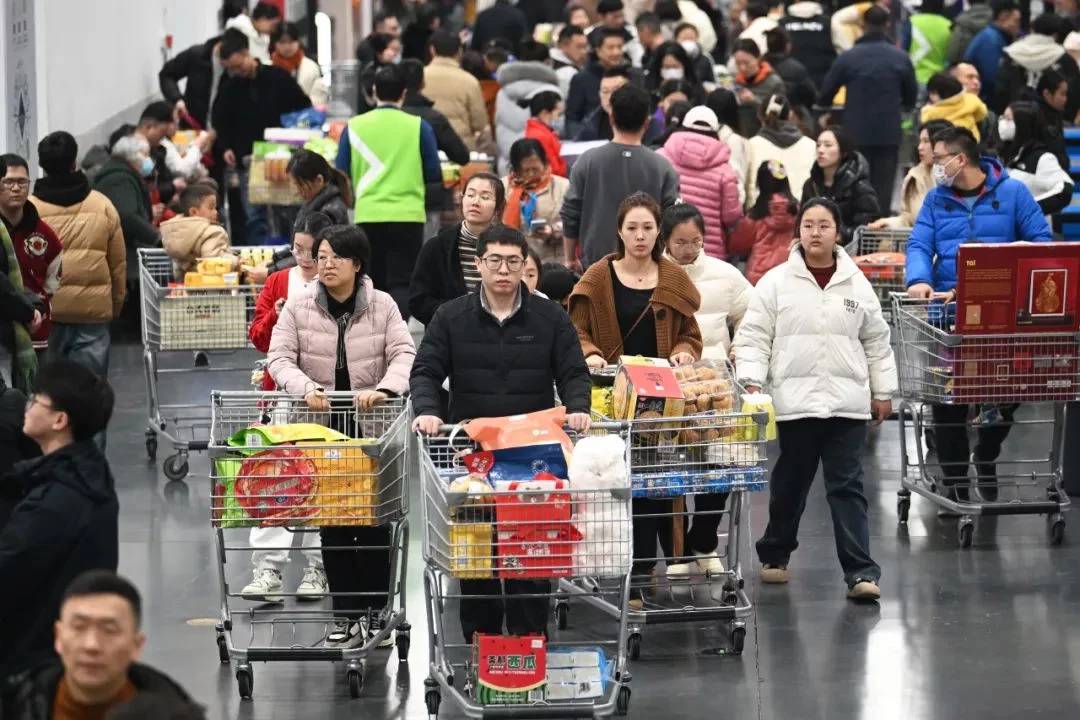 兜比脸干净的年轻人,集体逃离“价格刺客”