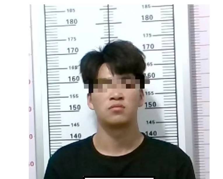 云南两名“00后”网购制服冒充交警查车被抓,警方通告征集更多违法线索